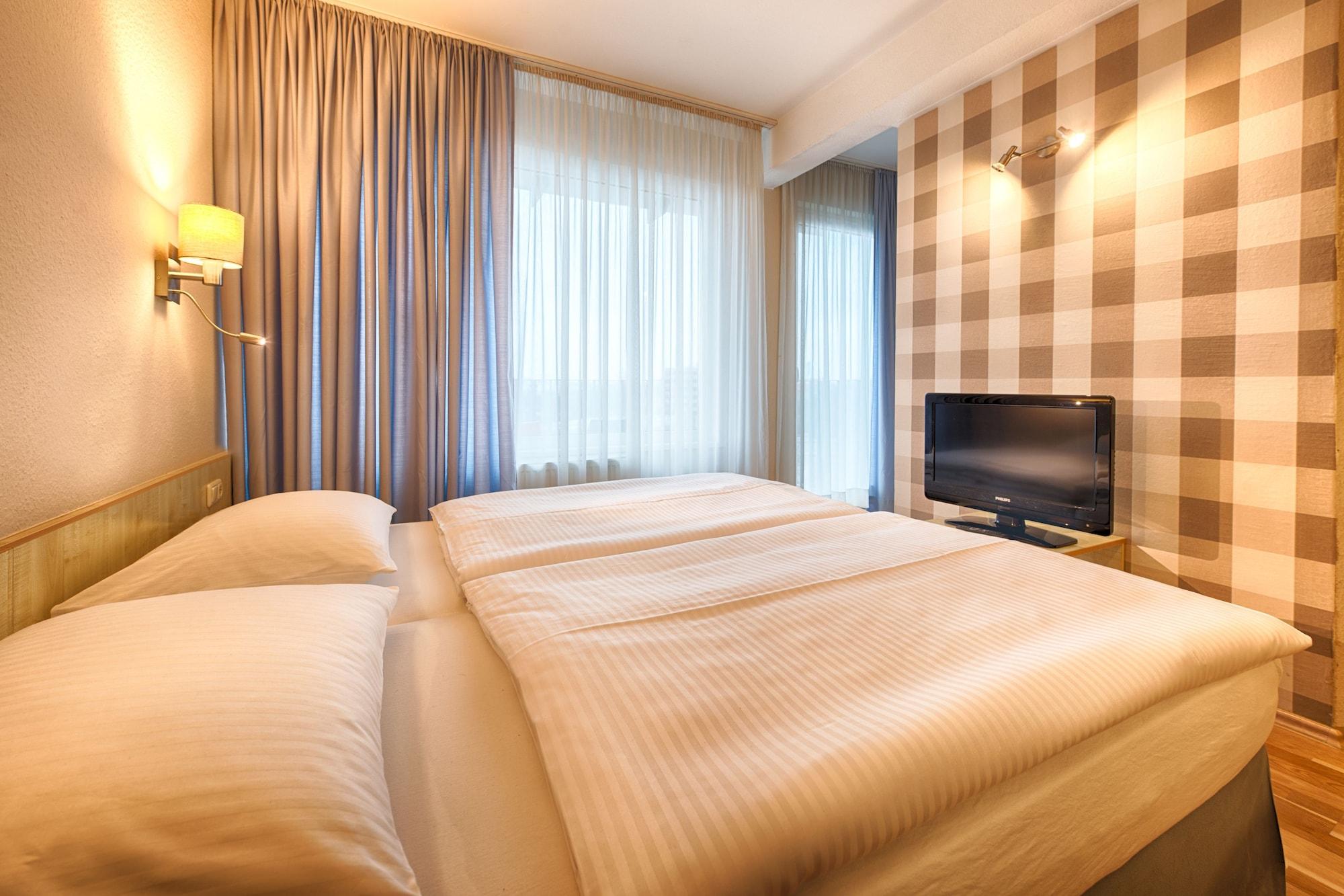 เอ็นจอยโฮเต็ลเบอร์ลินซิตี้เมสส์ Hotel ภายนอก รูปภาพ