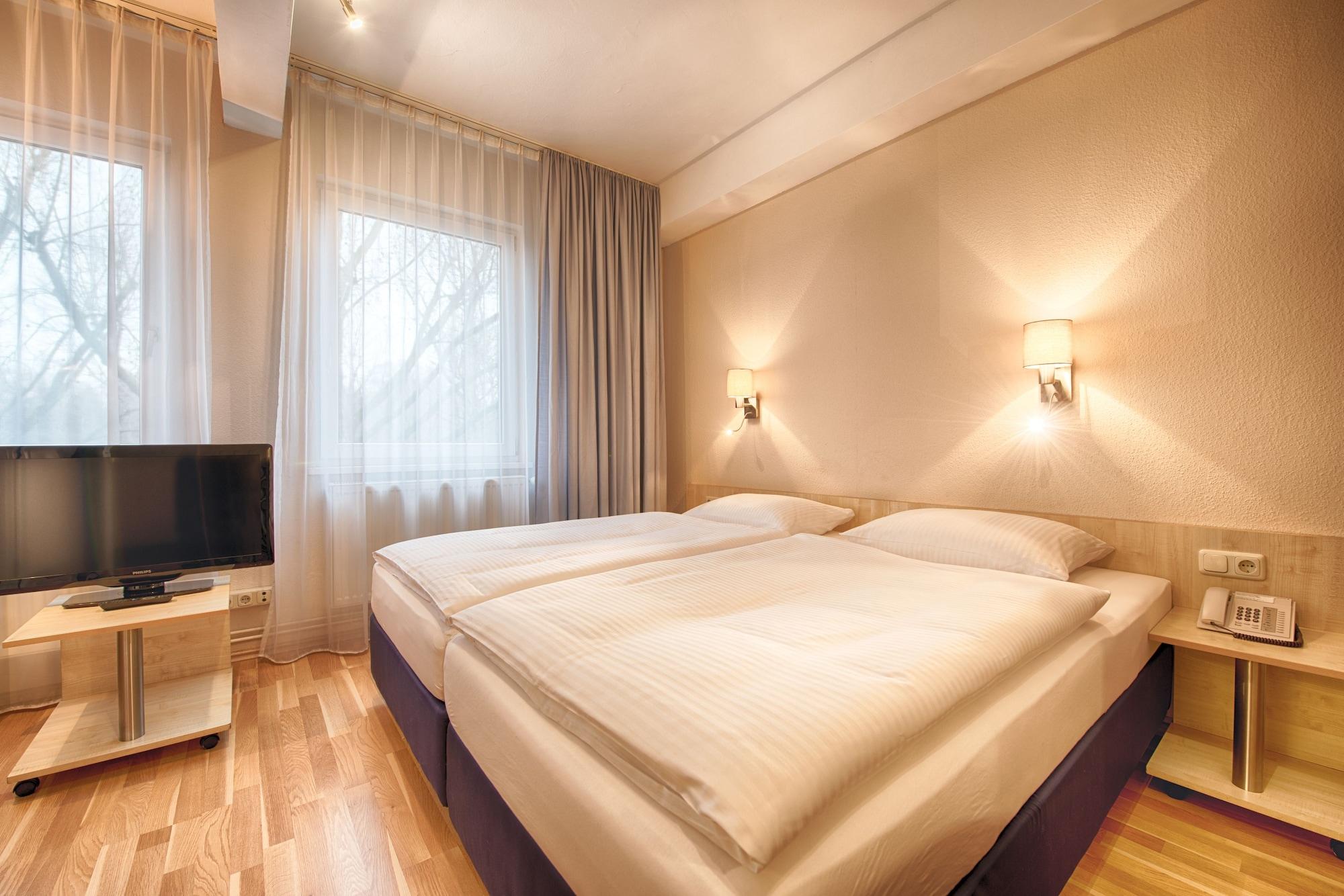 เอ็นจอยโฮเต็ลเบอร์ลินซิตี้เมสส์ Hotel ภายนอก รูปภาพ