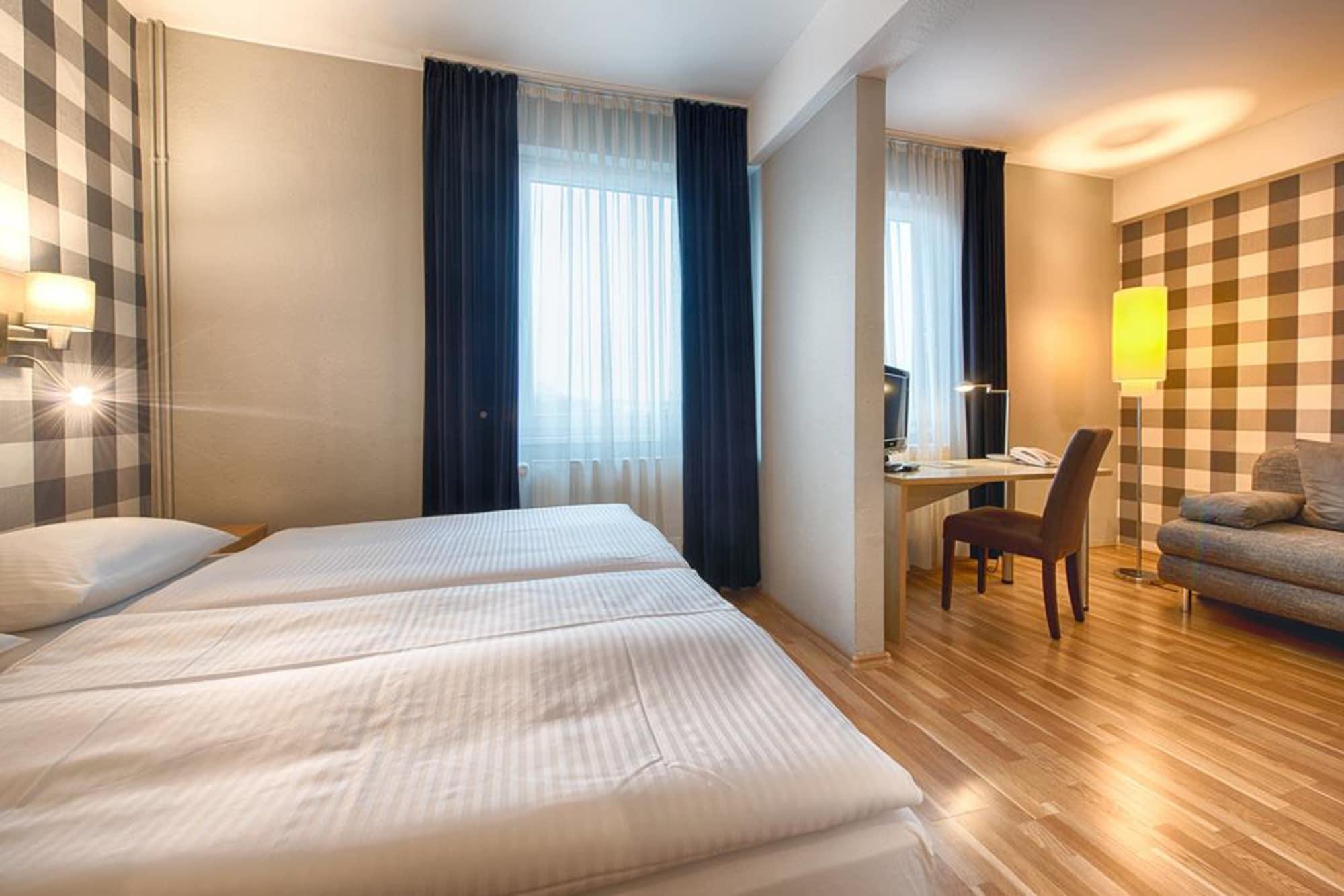 เอ็นจอยโฮเต็ลเบอร์ลินซิตี้เมสส์ Hotel ภายนอก รูปภาพ