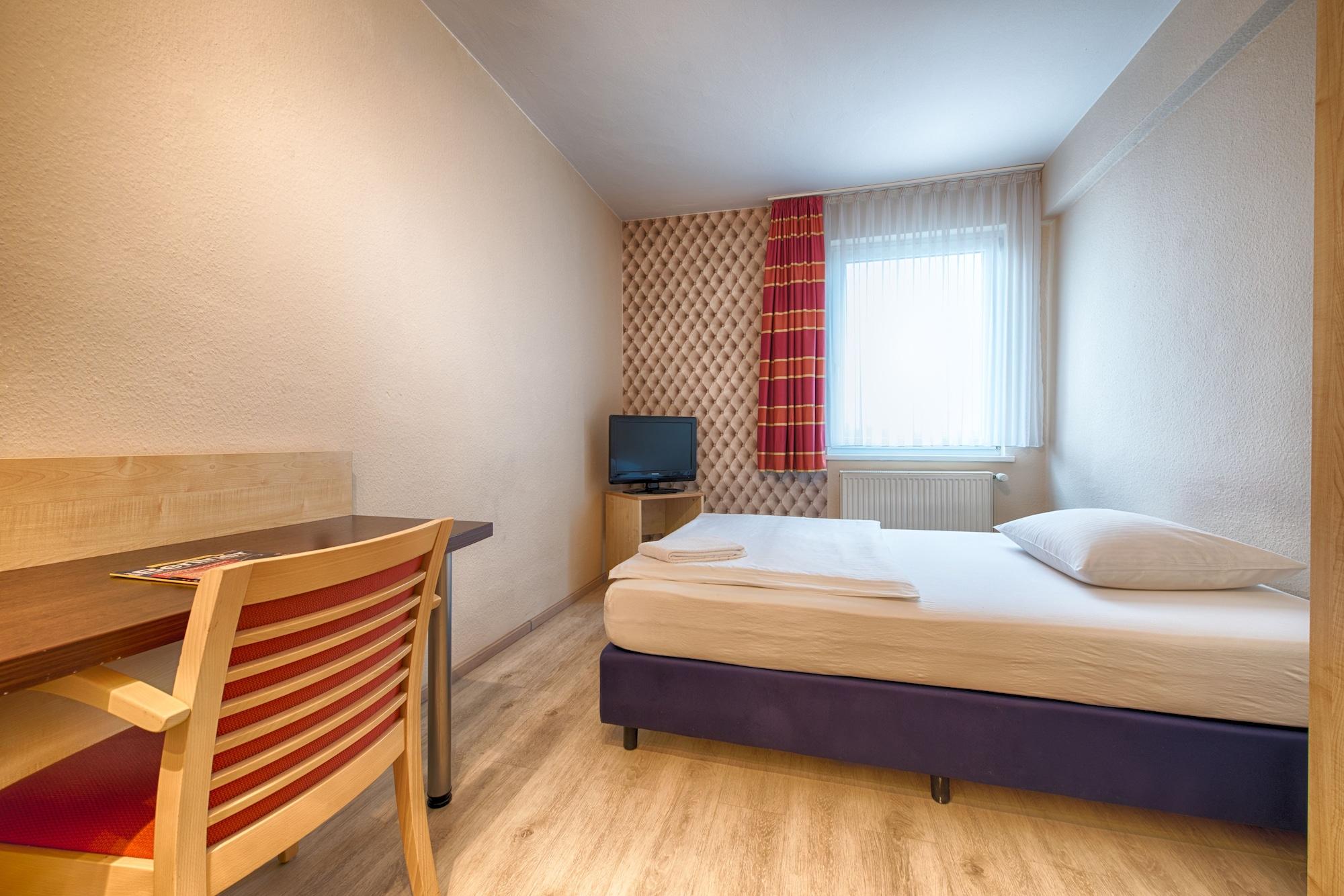 เอ็นจอยโฮเต็ลเบอร์ลินซิตี้เมสส์ Hotel ภายนอก รูปภาพ