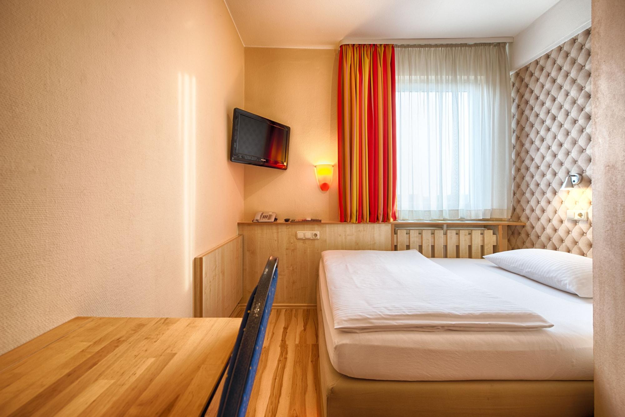 เอ็นจอยโฮเต็ลเบอร์ลินซิตี้เมสส์ Hotel ภายนอก รูปภาพ