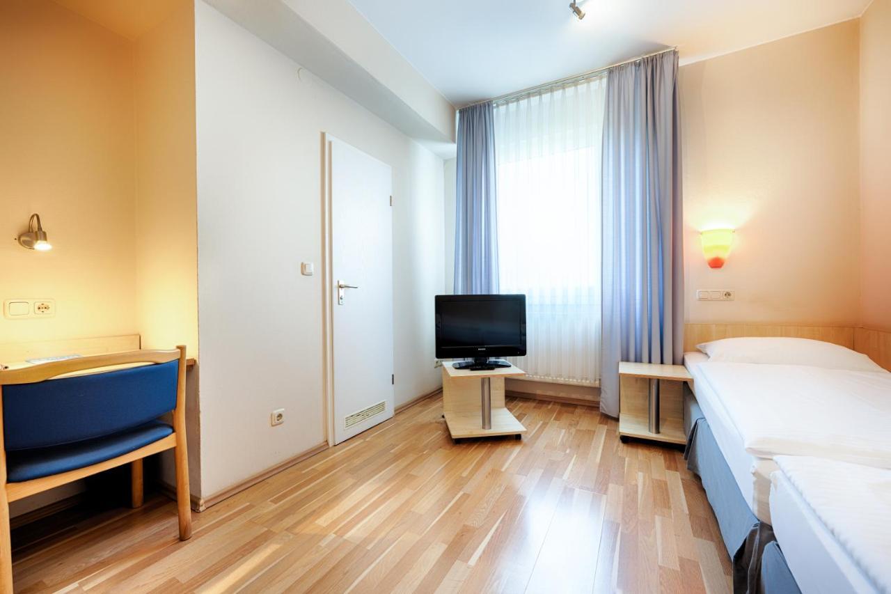 เอ็นจอยโฮเต็ลเบอร์ลินซิตี้เมสส์ Hotel ภายนอก รูปภาพ