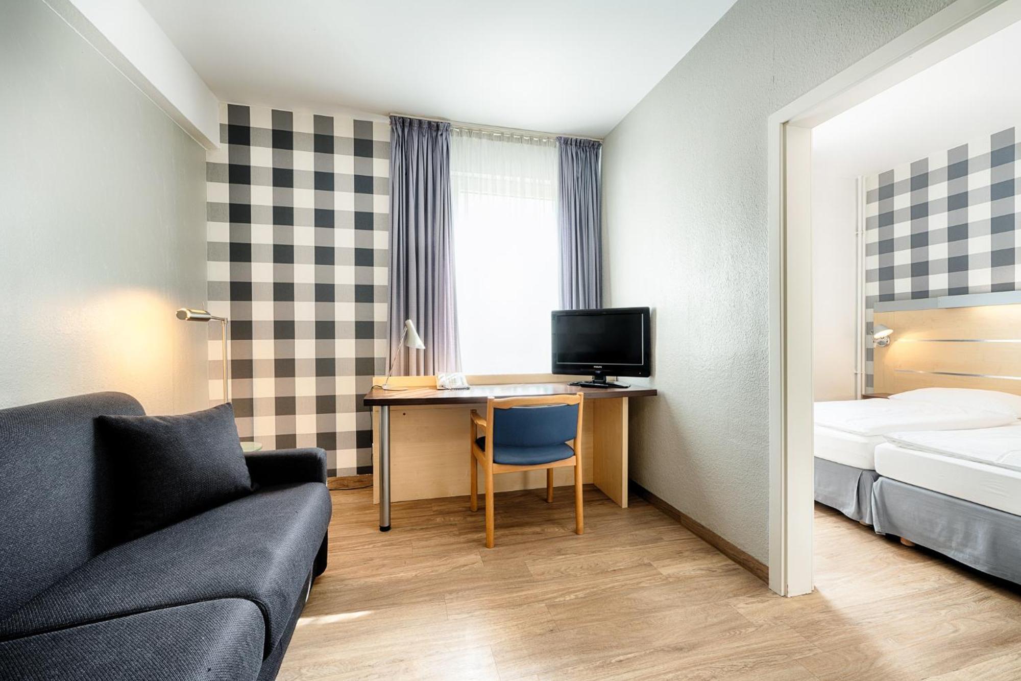 เอ็นจอยโฮเต็ลเบอร์ลินซิตี้เมสส์ Hotel ภายนอก รูปภาพ