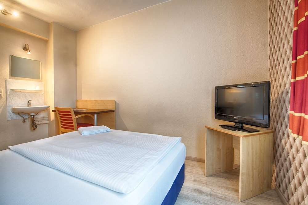 เอ็นจอยโฮเต็ลเบอร์ลินซิตี้เมสส์ Hotel ภายนอก รูปภาพ